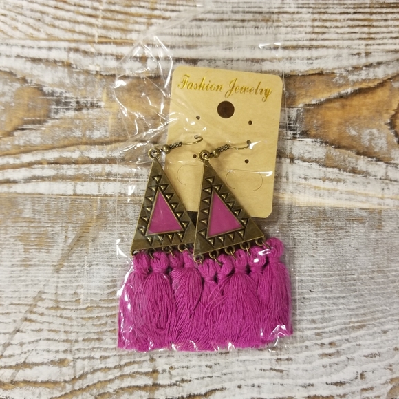 Beautiful fushia Bohemian tassle earrings - Picture 2 of 6